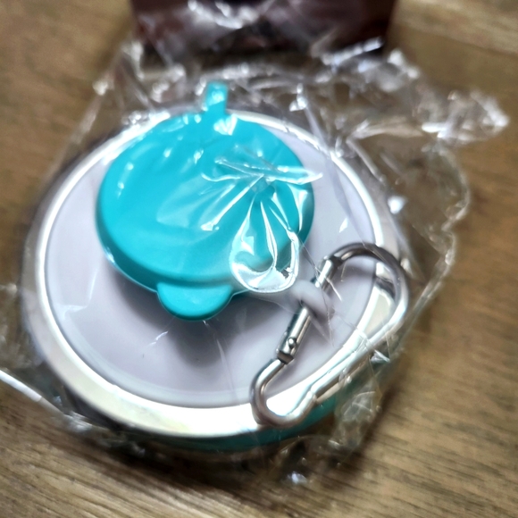 New in box Collapsible Water Bottle Cup Travel Mug Silicone - Picture 2 of 4